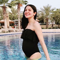 Anushka Sharma Flaunts Her Baby Bump In Pool